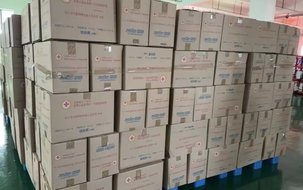 红会送温暖 真情暖人心——市红十字会为贫困失能人员免费发放卫生包